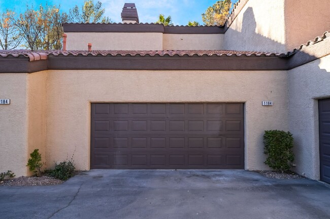 Building Photo - Guard Gated Spanish Palms