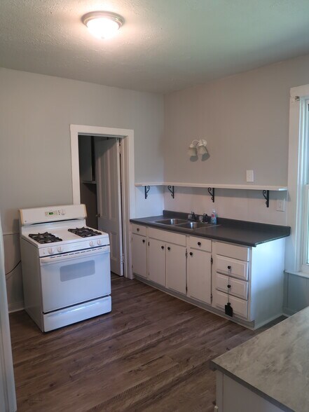 Kitchen - 456 Franklin St