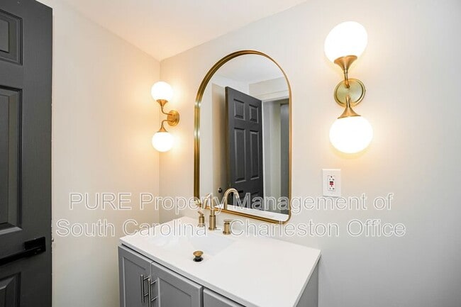 Building Photo - 2679 Oregon Ave