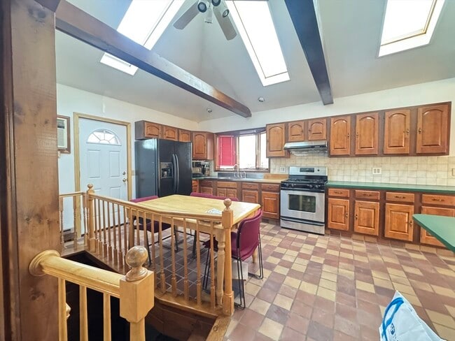 Building Photo - 40 Belmont St