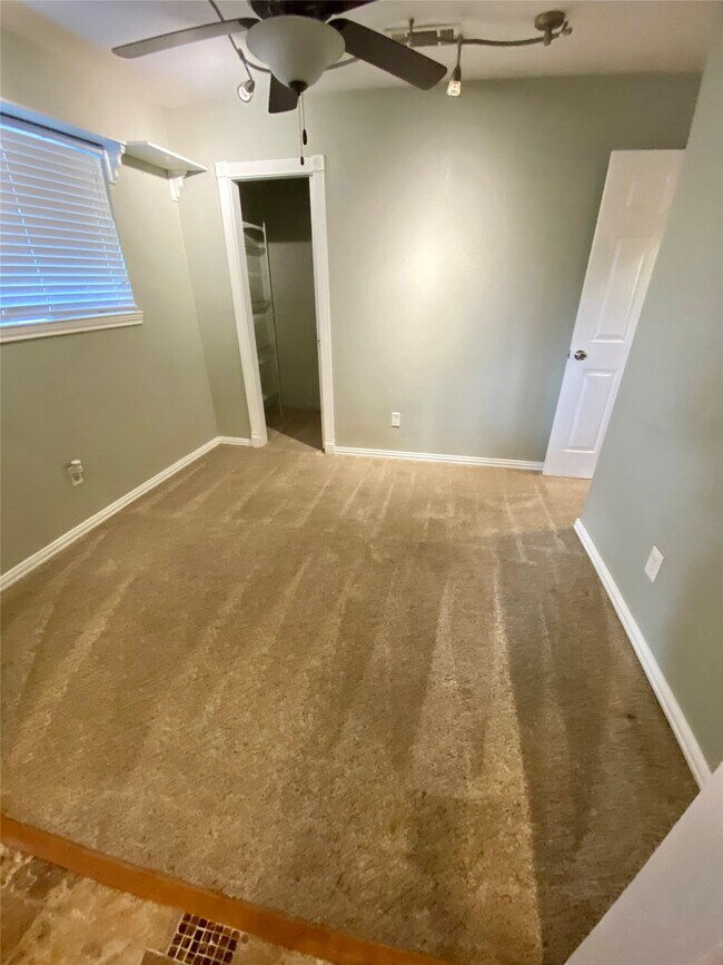 Building Photo - 3003 Briar Dr