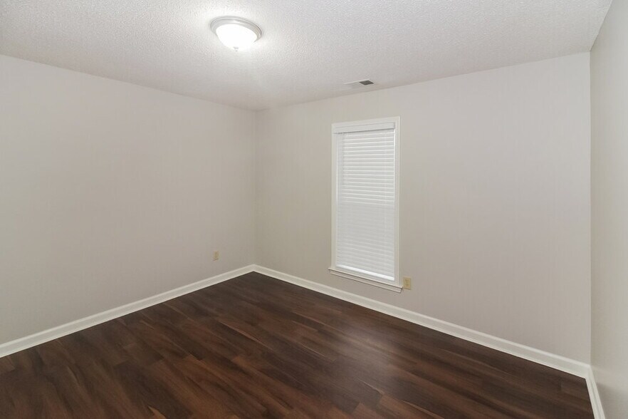 Building Photo - 1700 Torrington Ct