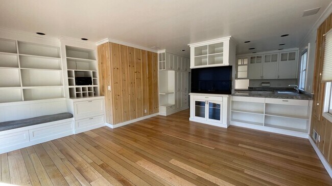 Building Photo - 2962 Gibbons Dr