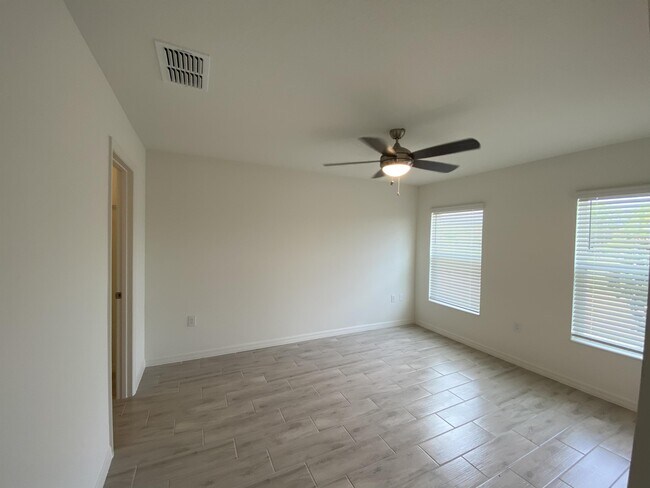 Building Photo - 1132 Papaya Cir