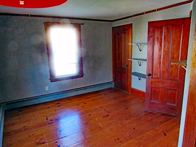 Building Photo - 324 Main St