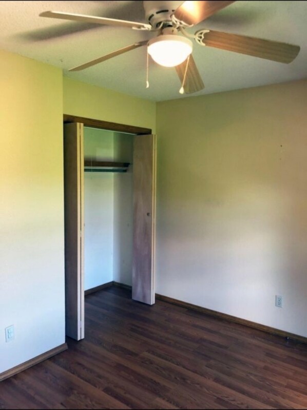 Building Photo - 215 E New Melville Rd