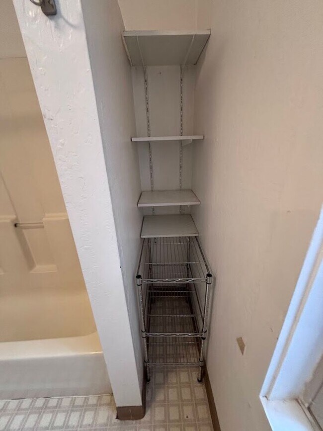 Building Photo - 405 - BEAVER DUPLEX