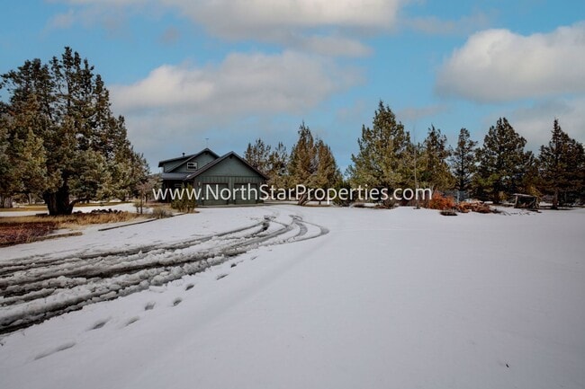 Building Photo - Beautiful Home On 10 Acres. Horse property