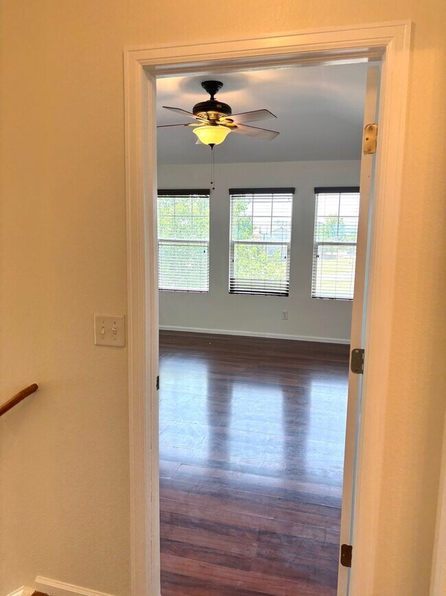 Building Photo - Beautiful 3bd, 3 bath single family home bedroom for rent in Aurora 80016