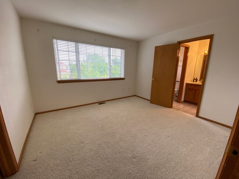 Building Photo - 4794 S Cathay Ct