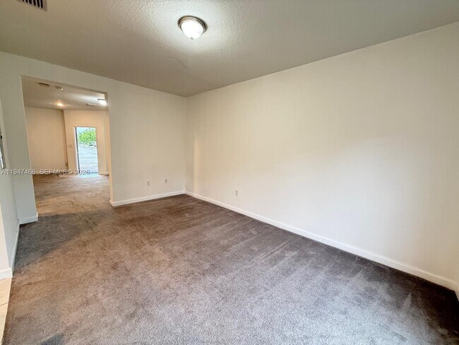 Building Photo - 20714 NE 5th Ct