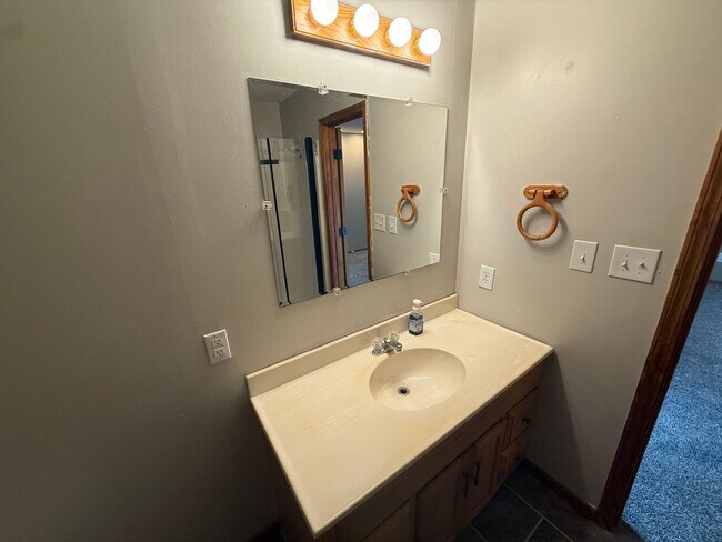 Building Photo - Spacious 5 Bedroom Home in a Peaceful Country Setting