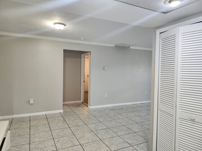 Building Photo - Single Family Home