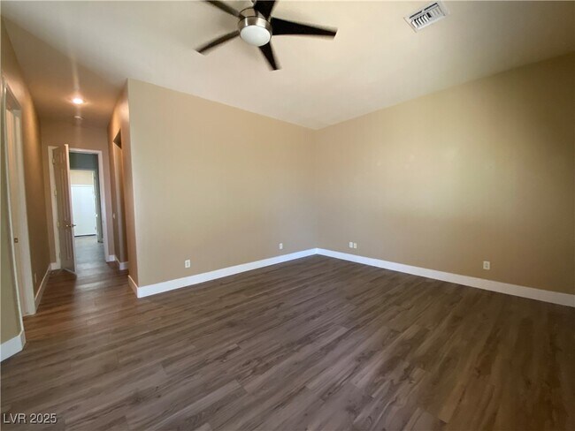 Building Photo - 17 Moraine Dr