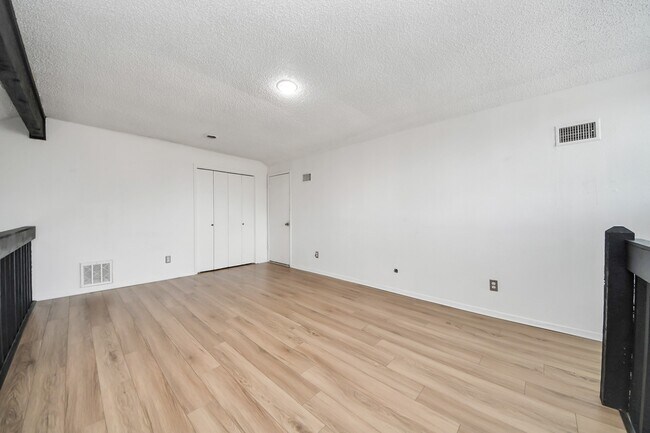 Building Photo - 6230 Grandvale Dr
