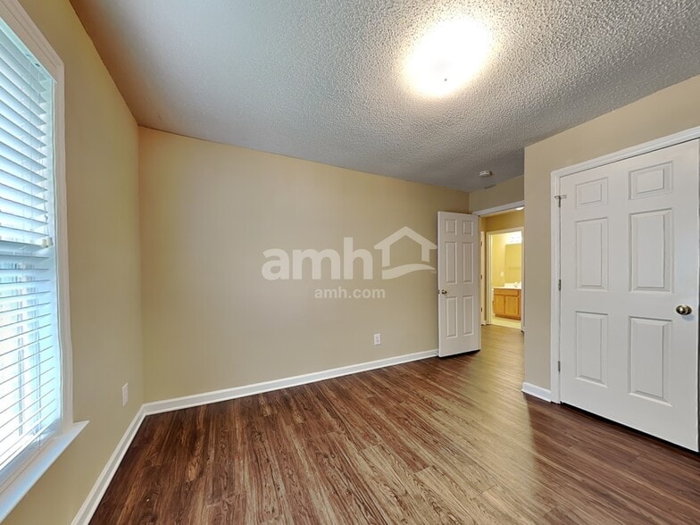 Building Photo - 1473 Lewisburg Pointe Dr