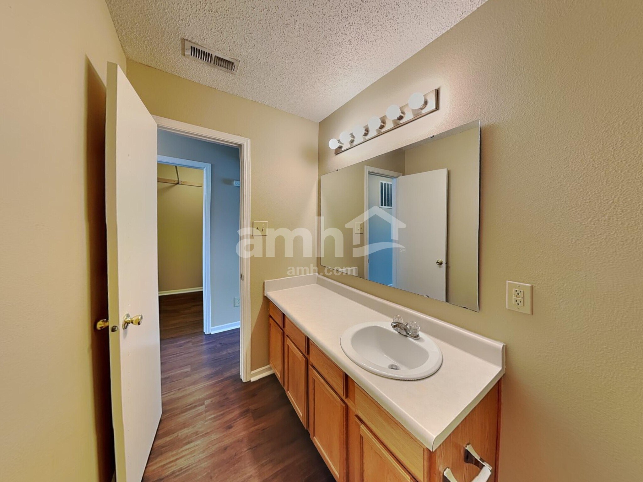 Building Photo - 2898 Hearthside Dr