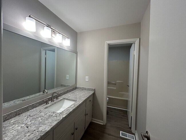 Building Photo - 542 Greentree Terrace