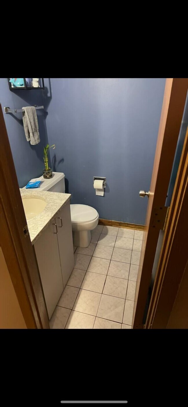 Building Photo - 972 N Rohlwing Rd