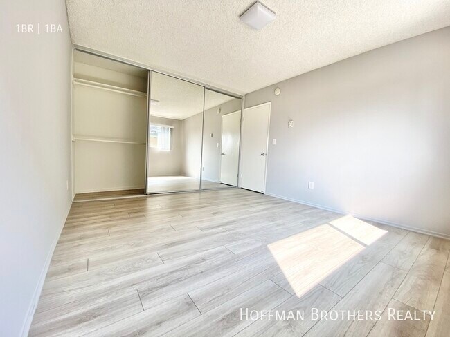 Building Photo - 3337 S Canfield Ave
