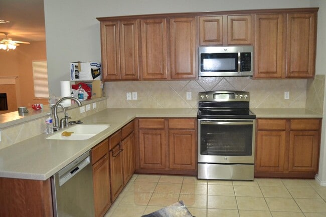 Building Photo - 714 Point Sunset