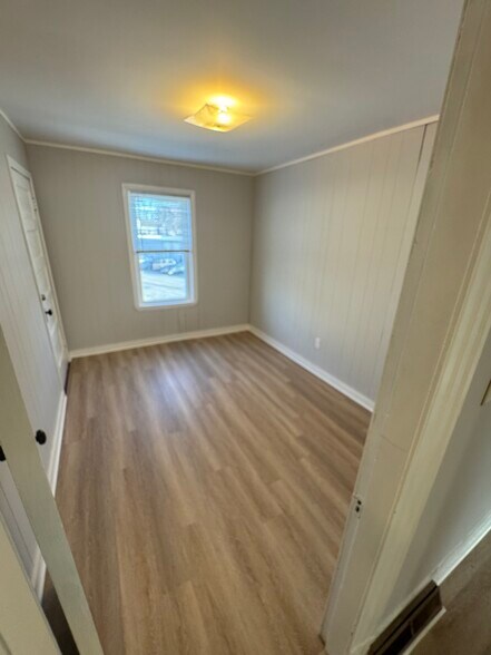 Building Photo - 2 Clinton St