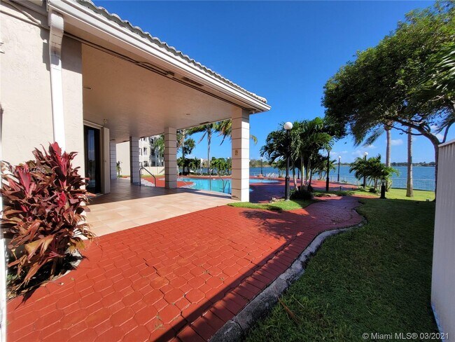Building Photo - 2850 N Oakland Forest Dr
