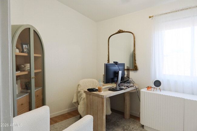 Building Photo - 3113 E Topeka Dr