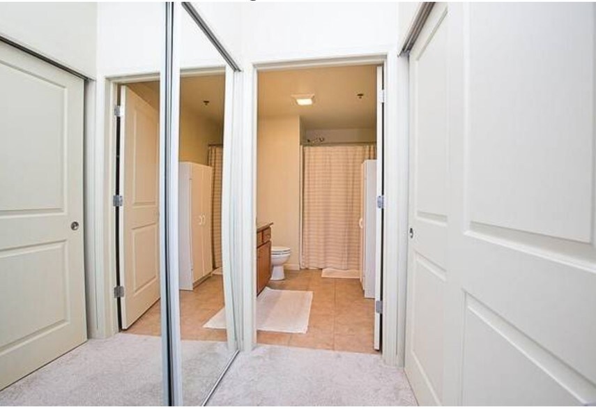 Building Photo - 400 N Richmond St