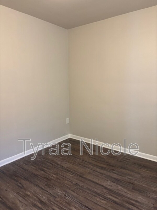 Building Photo - 12930 Southfield Service
