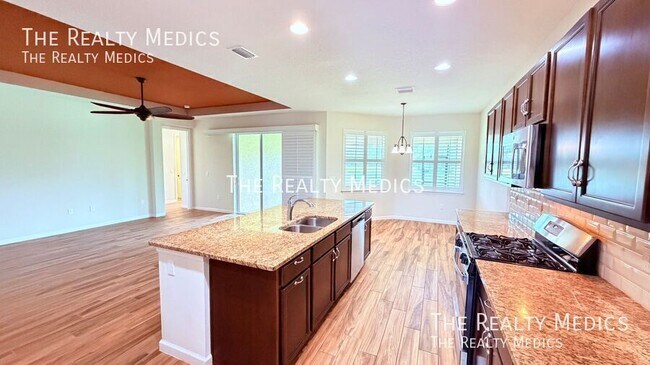 Building Photo - 1102 Victoria Hills Dr S