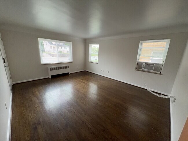 Building Photo - 3089 Glenmore Ave