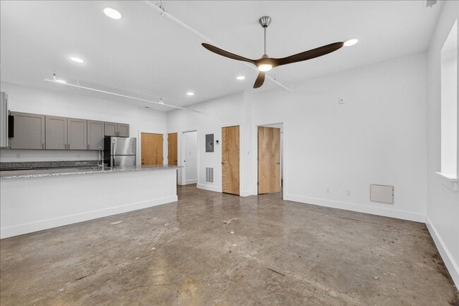 Building Photo - Quince, Fünfzehn, Fifteen!