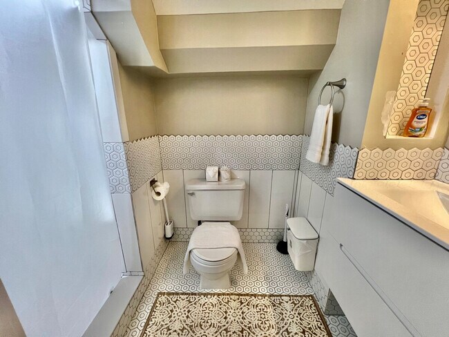 Building Photo - 11850 Sunrise Valley Dr