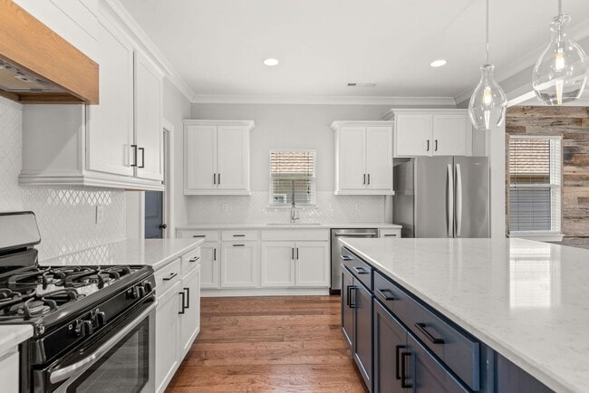 Building Photo - Former Model Home in the highly coveted Jackson Hills subdivision!