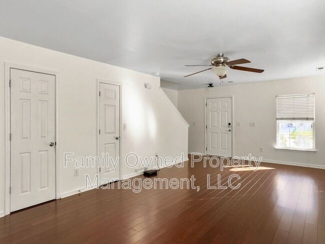 Building Photo - 100 Salem Creek Dr