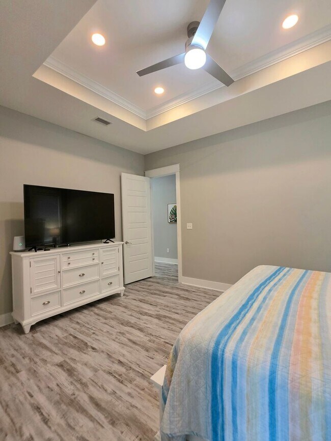 Building Photo - 8088 Carmel Cir