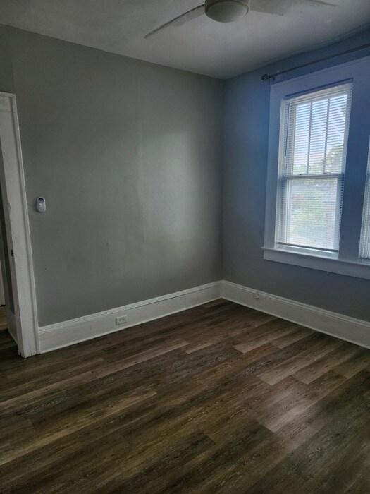 Building Photo - Spacious Upstairs Duplex With Private Entry