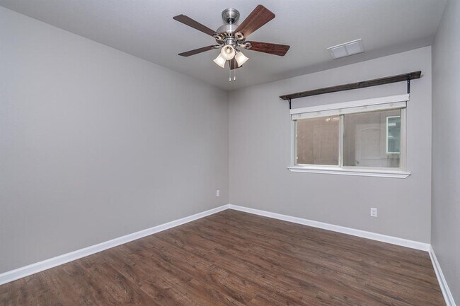Building Photo - 425 Drystone Trail