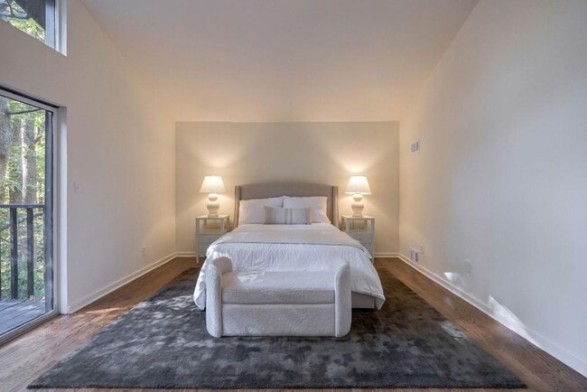 Building Photo - 922 Barton Woods Rd NE