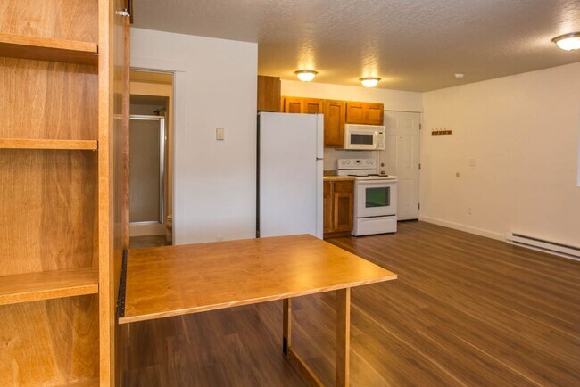 Building Photo - 1906 S 14th St W