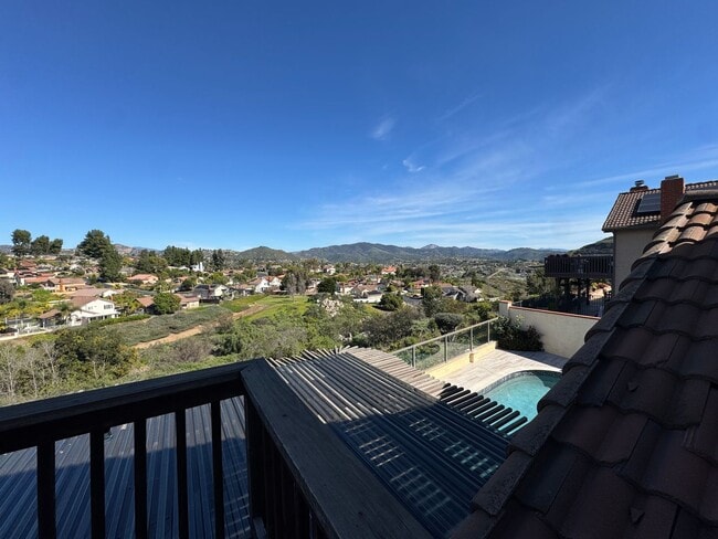 Building Photo - 4 Bedroom house with pool and amazing views