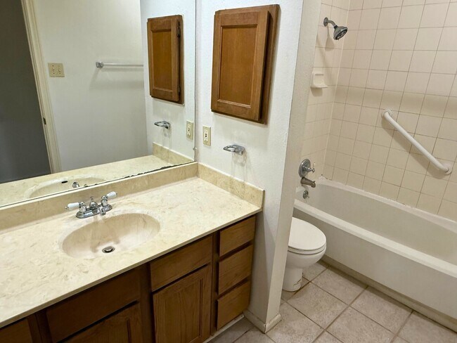 Building Photo - Move-In Special.  ½ off the first full month's rent with a 12 month lease