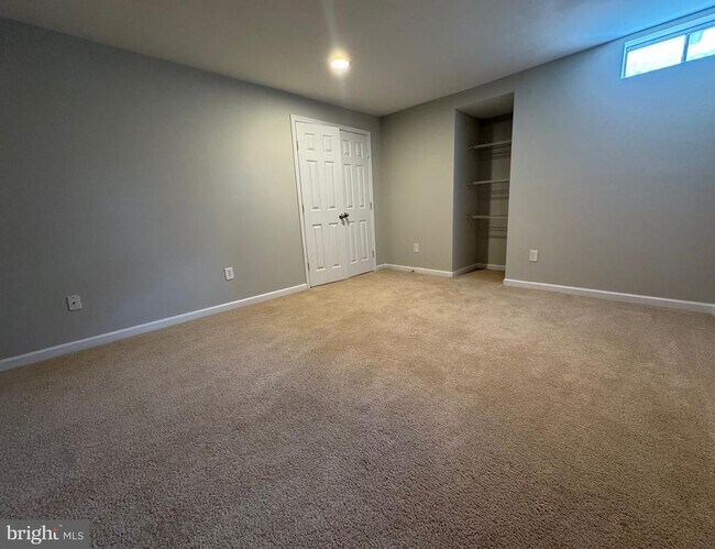 Building Photo - 29 Newbury Dr