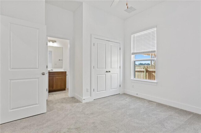 Building Photo - 121 Buckle Cove