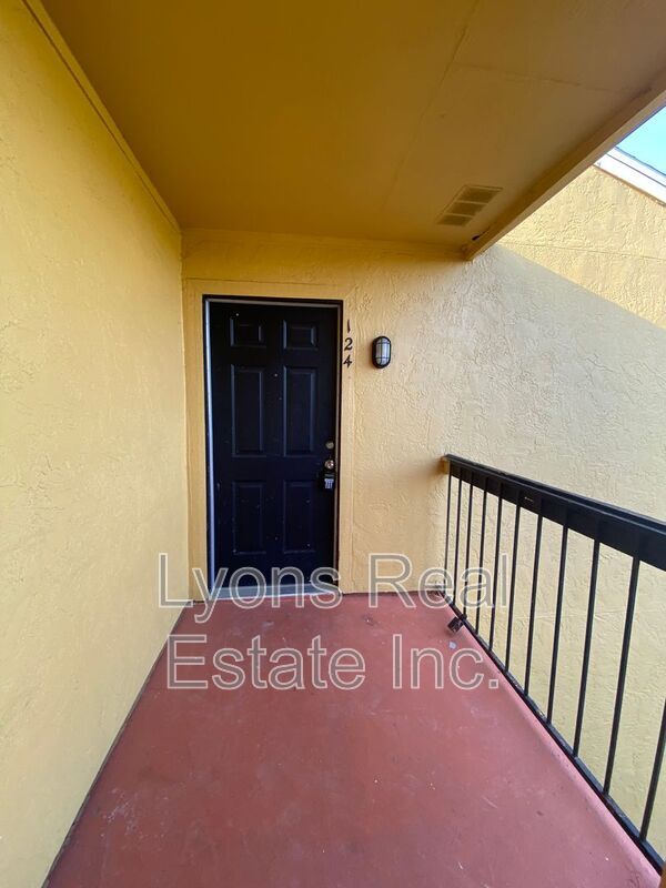 Building Photo - 2855 Winkler Ave