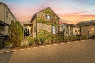 Building Photo - 192 Breakspear Ln