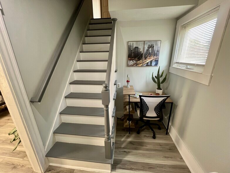 Entrance - 203 Hall St