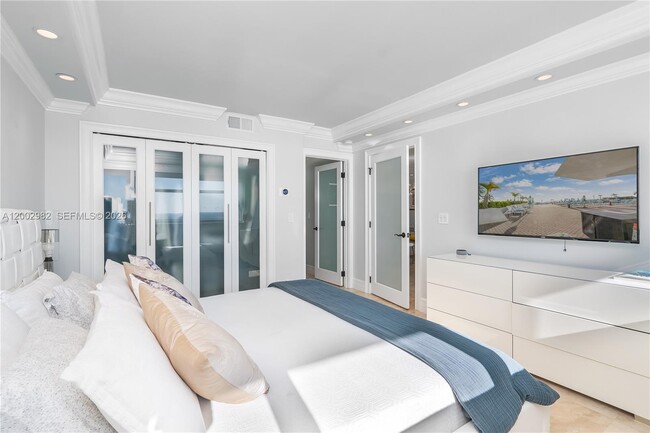 Building Photo - 3140 S Ocean Dr