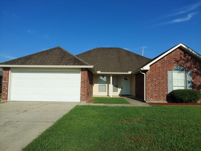 Building Photo - 36044 Raleigh Dr